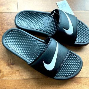 BRAND NEW NIKE BENASSI SWOOSH